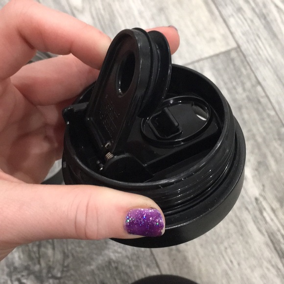 Black ello vacuum insulated Travel mug - Picture 11 of 11